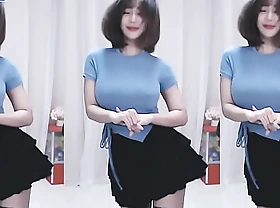 Cute Korean Streamer dancing