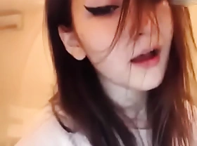 South Korean Icelandic Beautiful Mixed Camgirl EllieLeen Cums On Hitachi