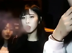 asian girls smokin'