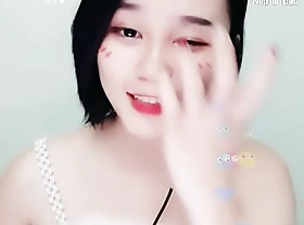 Em gái tóc ngắn xinh xắn trên Uplive