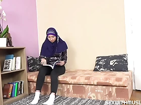 Sexy muslim instructor gives heart of hearts lesson