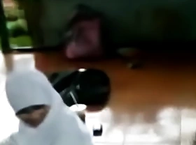 Ngintip jilbab sma ketauan mesum