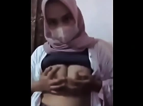 Mama muda jilbab indo bispak surabaya