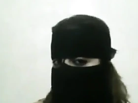 Milf gushes chubby body in Niqab